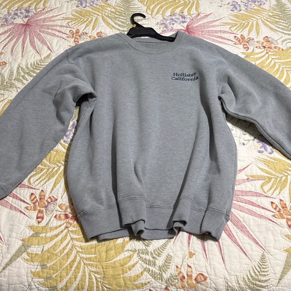 Hollister Light Gray Women's Crewneck